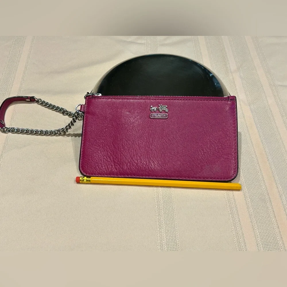 Coach Flat Wristlet Pink Zip Chain Strap - Picture 3 of 10